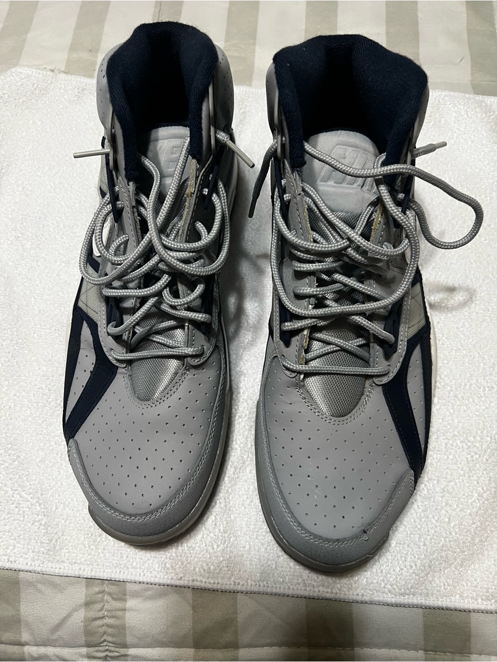Nike Men's Gray and Black High-Top Sneakers